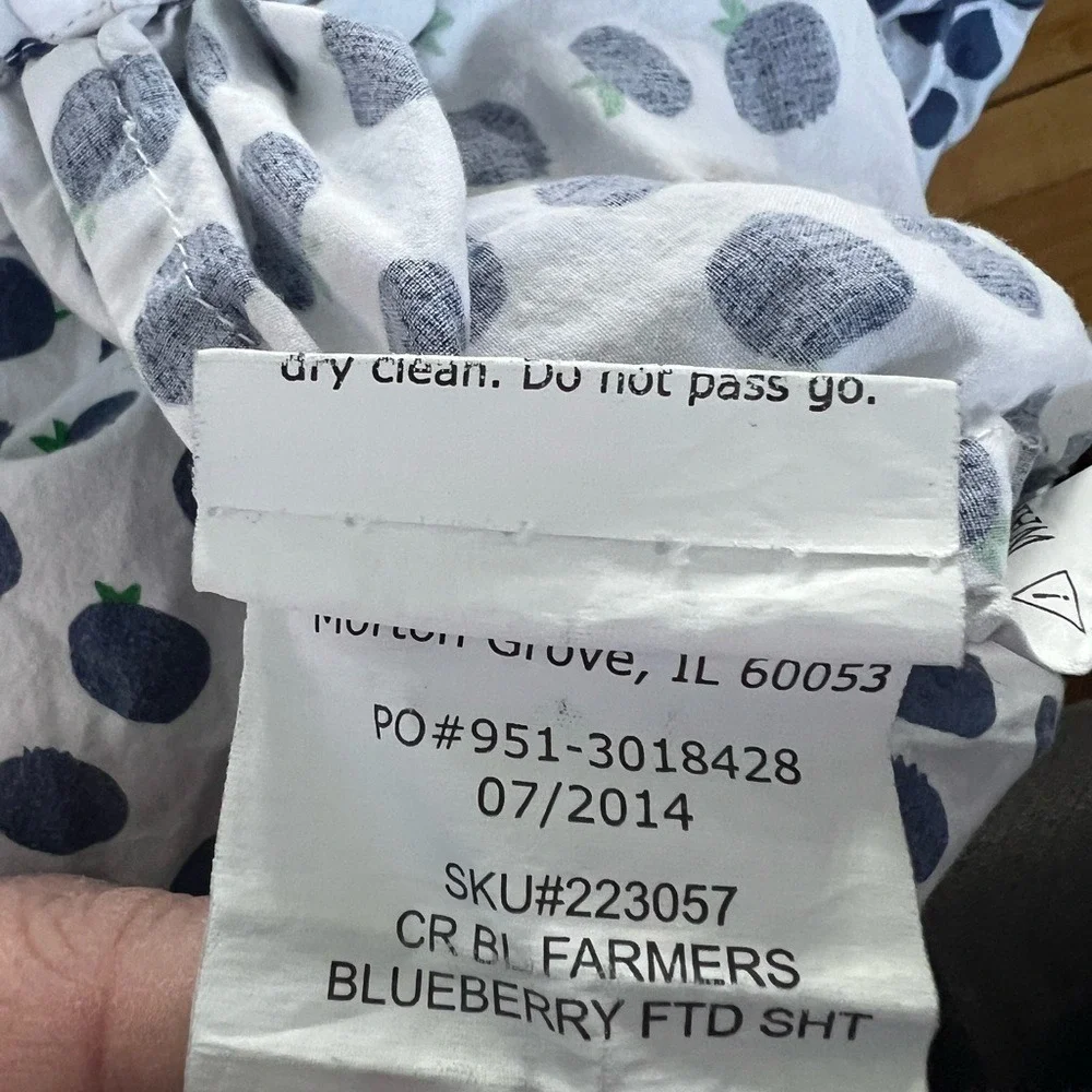 The Land of Nod blueberry print fitted crib sheet‎